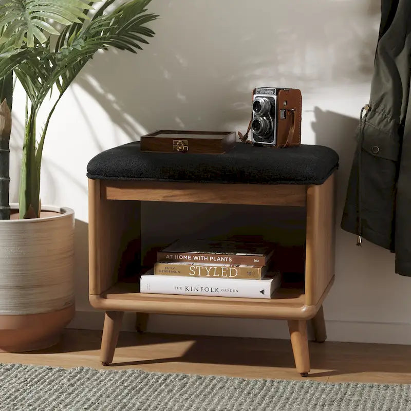 Banc à étagères ouvertes avec coussin
