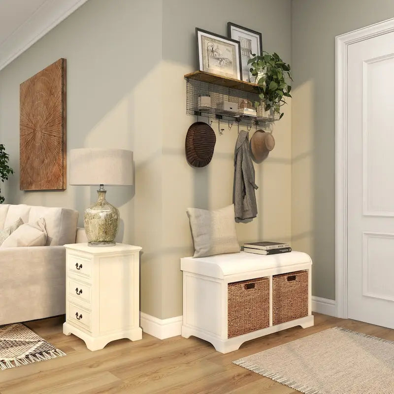 Banc de rangement en bois avec paniers en jacinthe d'eau brune et coussin d'assise