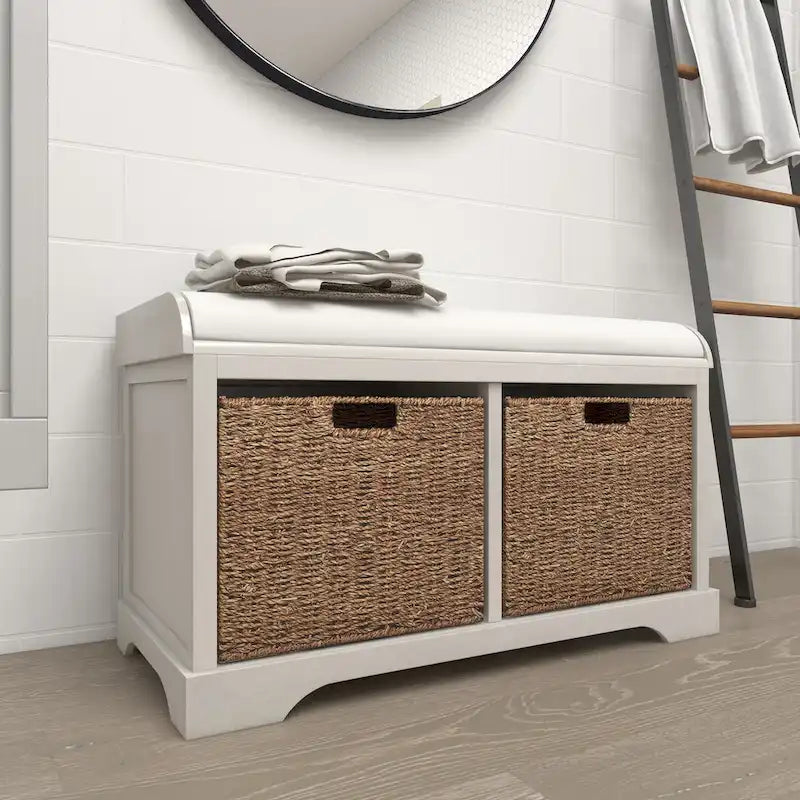 Banc de rangement en bois avec paniers en jacinthe d'eau brune et coussin d'assise