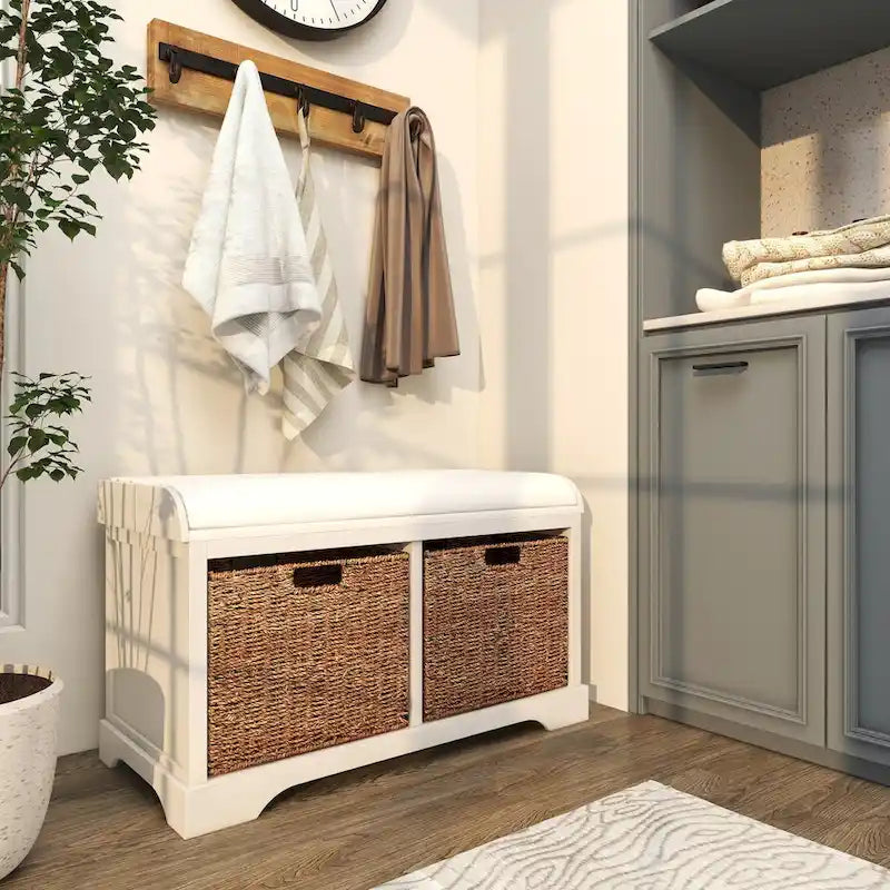 Banc de rangement en bois avec paniers en jacinthe d'eau brune et coussin d'assise